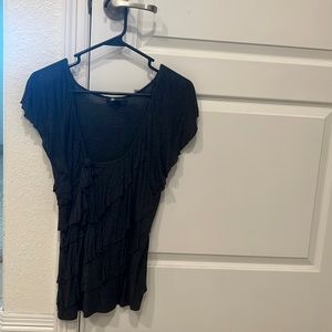Gray ruffled tee shirt